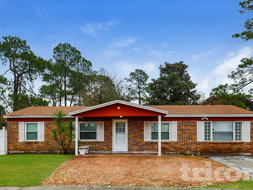 2185 E Luana Dr