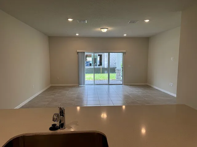 3 bed, 2.5 bath, 1782 sqft, $2,495 — Photo 4