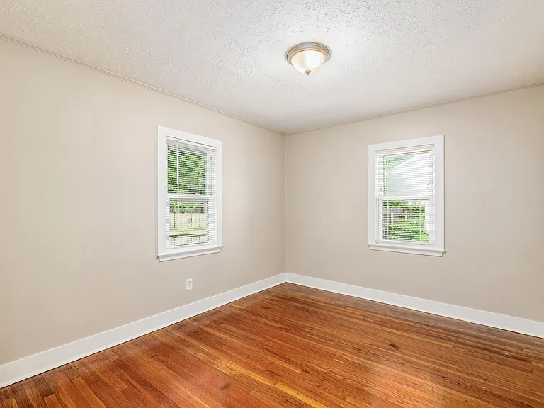 2215 Dresden St — Photo 9