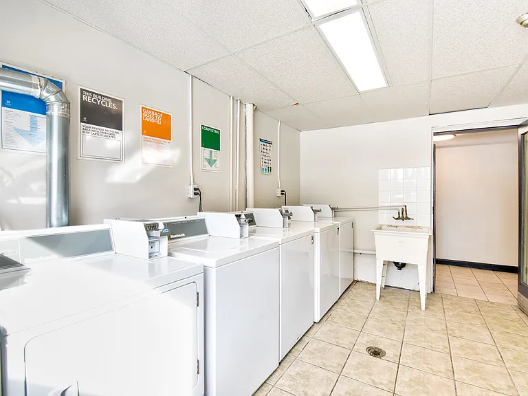 655 Mohawk Rd E — Photo 15