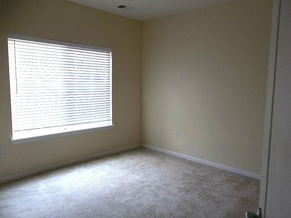 5th image of 4755 Hahns Peak Dr Unit 104
