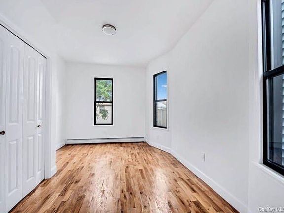 2nd image of 1842 Hunt Ave