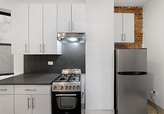 5th image of 9 Stanton St #4DG