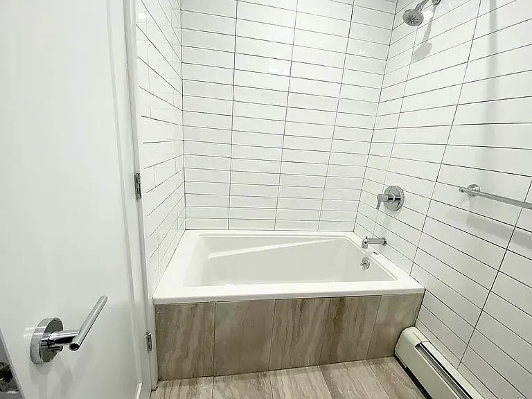 496 Manhattan Ave #4A — Photo 11
