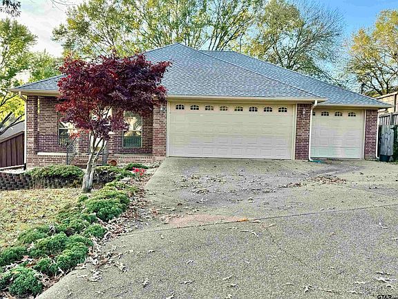 2nd image of 903 Angelina Ct