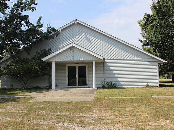 3rd image of 321 Country Club Rd
