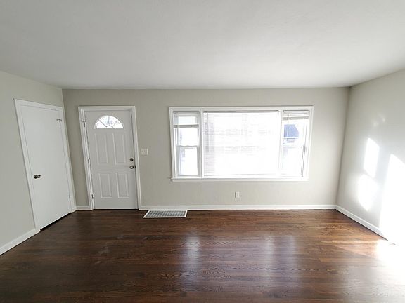 4th image of 7103 Tracy Ave
