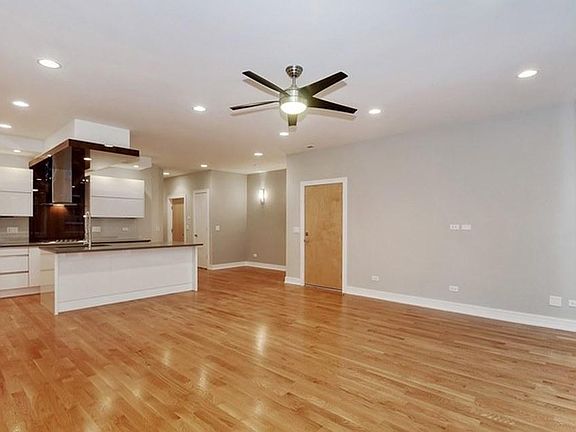 5th image of 1008 N Larrabee St #3E