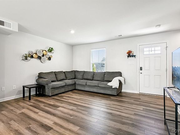 4th image of 106 Calais St