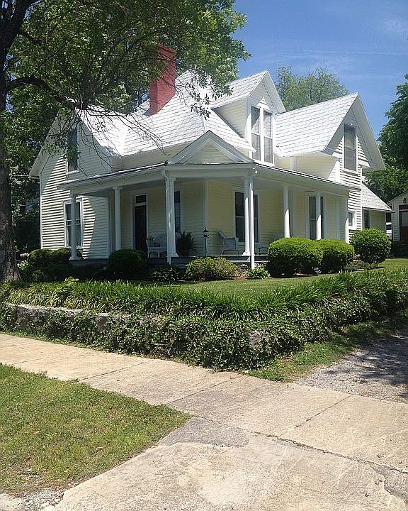 1st image of 411 Lincoln Ave N