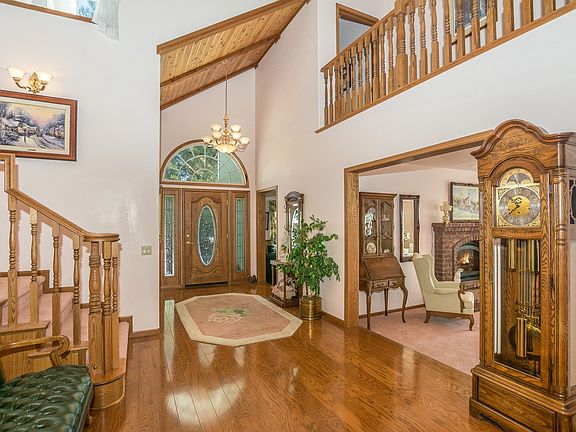 3rd image of 39614 Lake Dr