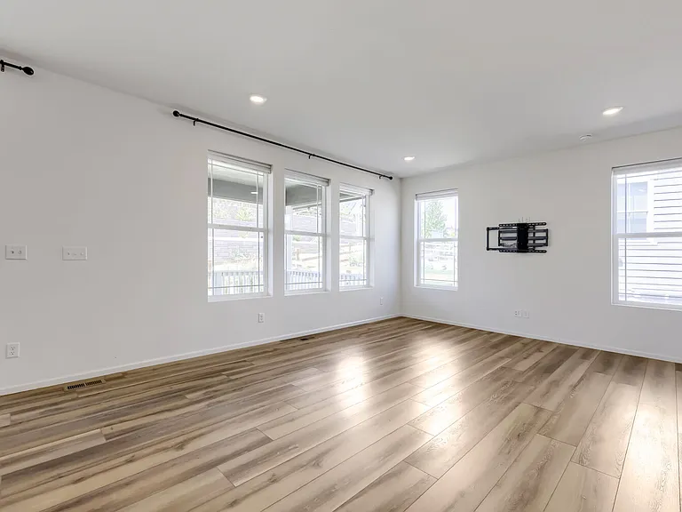 17214 W 94th Ave — Photo 7