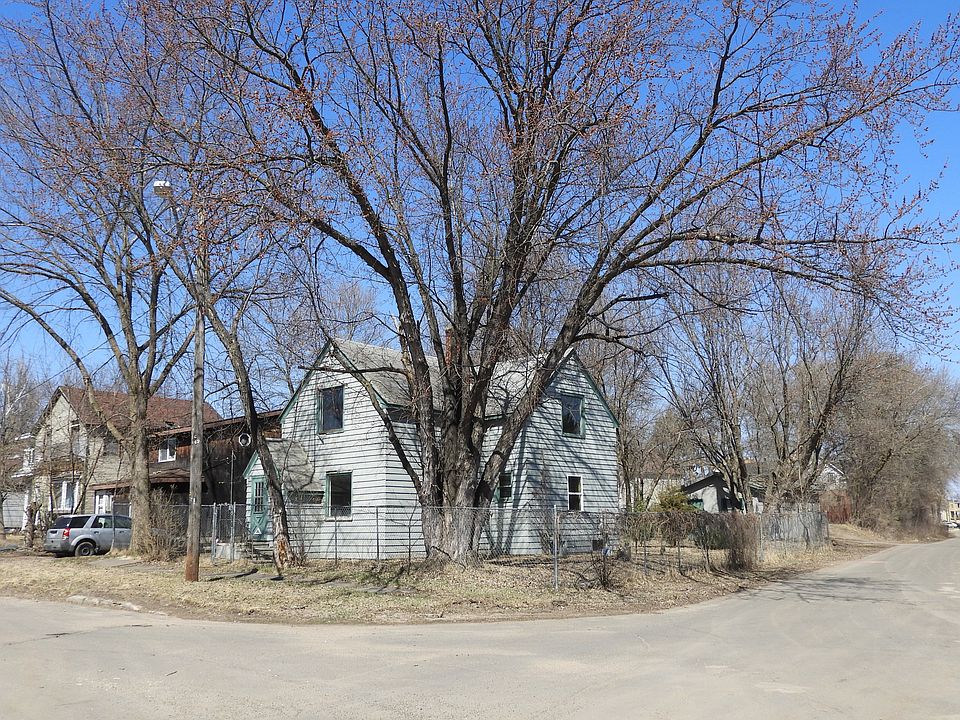 2nd image of 24 3rd St #Chisholm