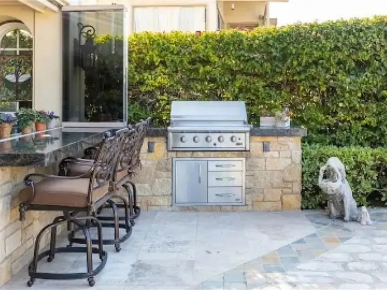 900 E Balboa Blvd — Photo 8