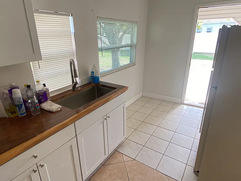2512 N Dixie Fwy — Photo 10