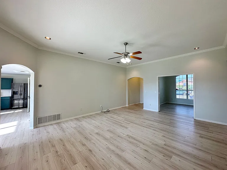 3705 Foxglove Ln — Photo 4