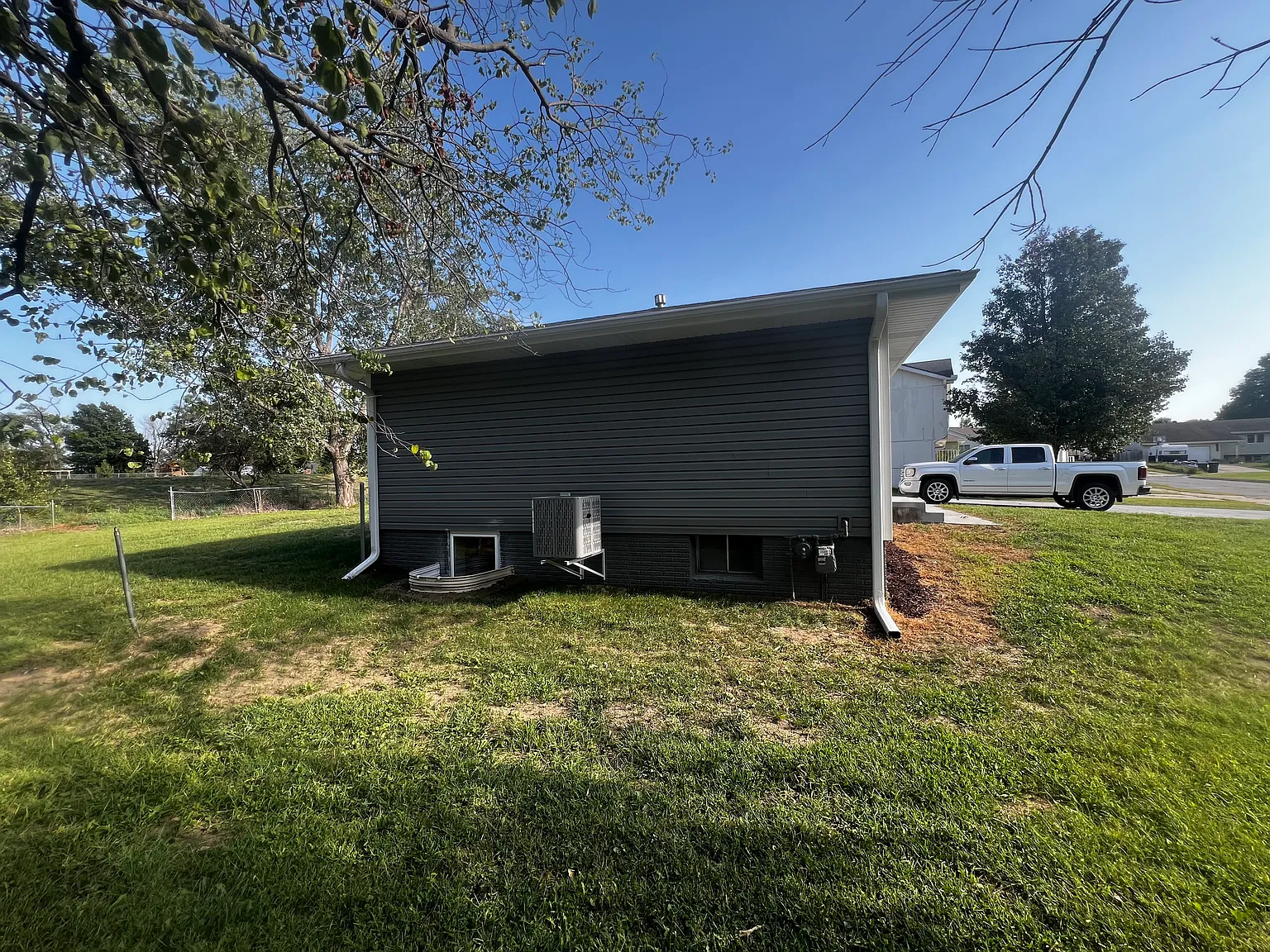 3 bed, 2800 sqft, $1,950 — Photo 4