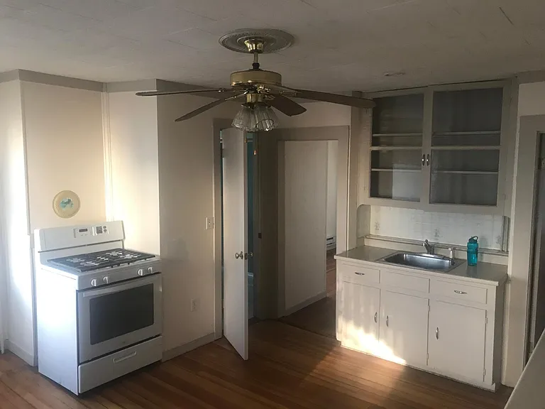 87 Oak St #1F — Photo 1