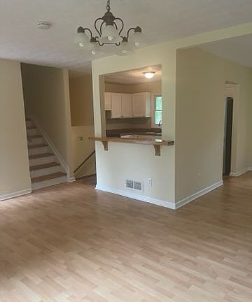 3rd image of 4365 Amy Rd