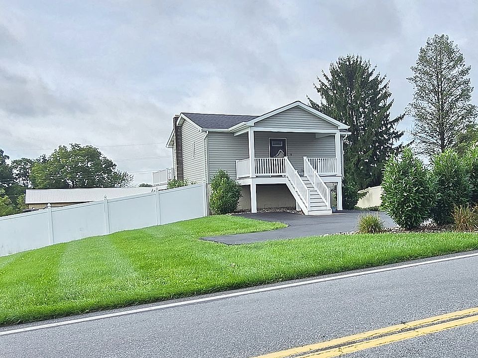 2nd image of 2122 Old Post Rd