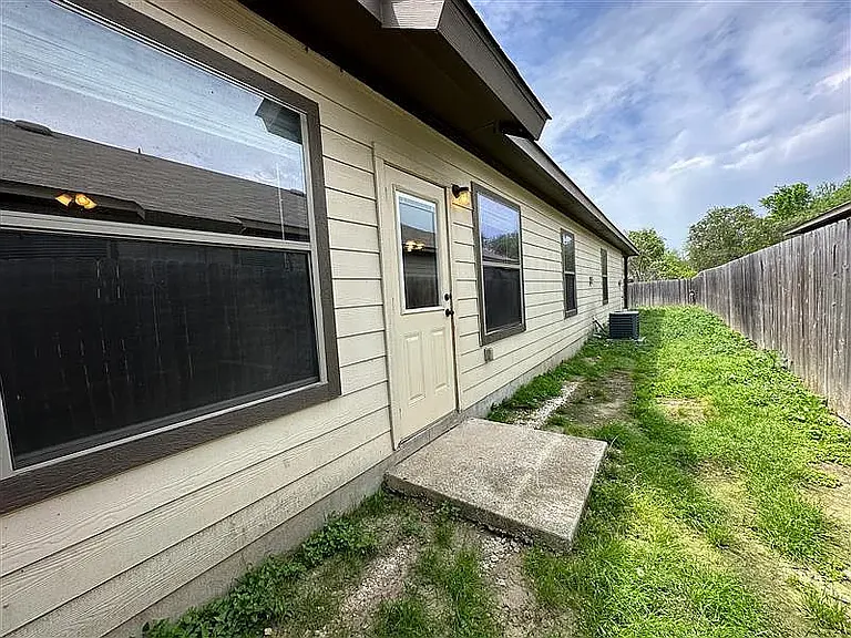 1091 Carolyn Cv — Photo 14