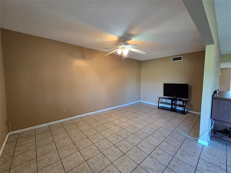 582 Fairways Cir #A — Photo 8