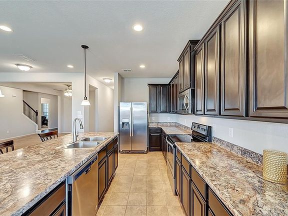 5th image of 208 Plantation Dr