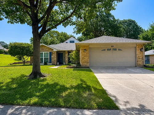 601 Ascot Dr Photo 1