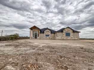 22 Greystone Hills Cir, Uvalde, TX 78801