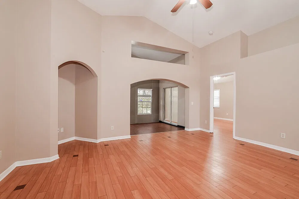 3 bed, 2.0 bath, 1834 sqft, $2,210 — Photo 4