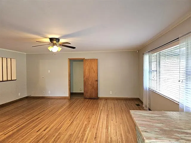 3 bed, 2.0 bath, 2159 sqft, $1,950 — Photo 3