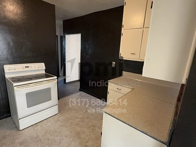 2613 Louise St — Photo 6