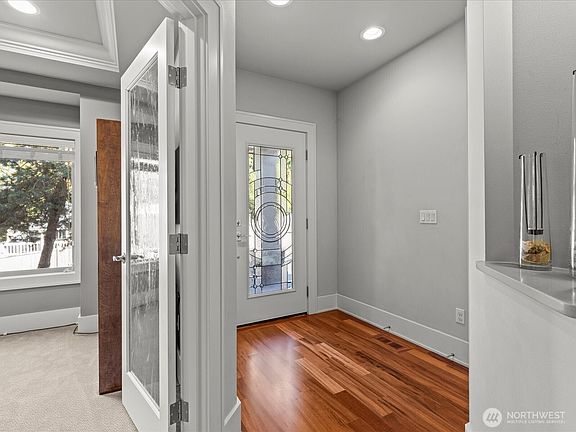 5th image of 1727 Nile Avenue NE