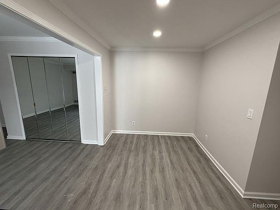 5th image of 250 E Thirteen Mile Rd APT 11