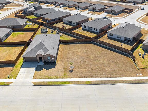 3rd image of 302 Pine Hollow Way