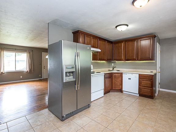 4th image of 3207 Norwich Ln