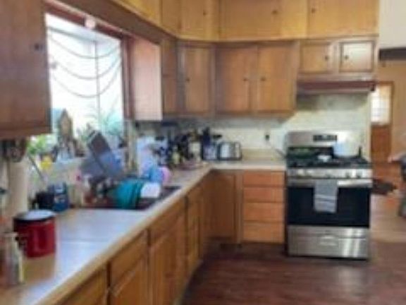 5th image of 518 Corbett St