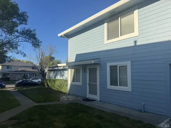 53 Los Padres Cir, Novato, CA 94947