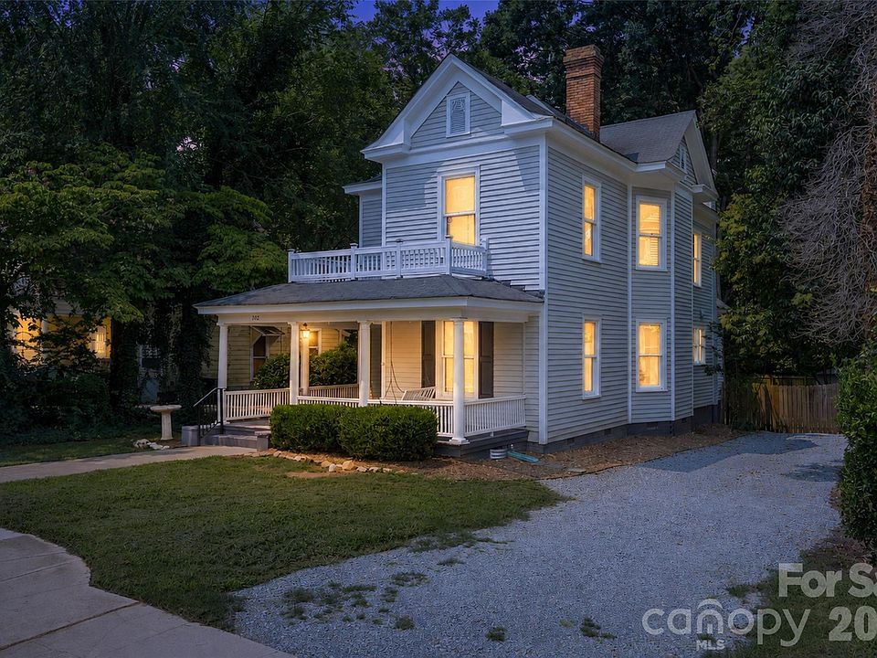 1st image of 302 Maurice St