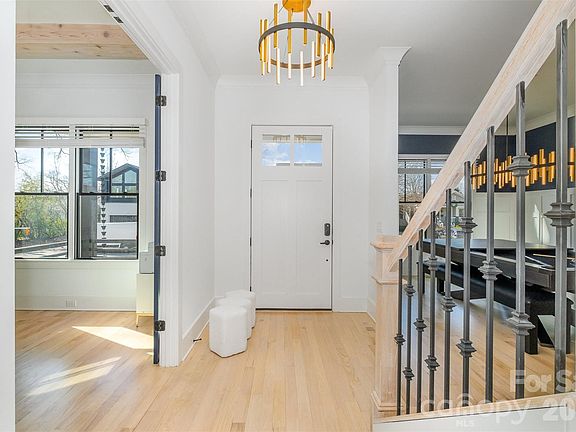 3rd image of 439 Melbourne Ct