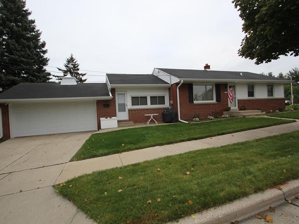 1st image of 10747 W York Pl