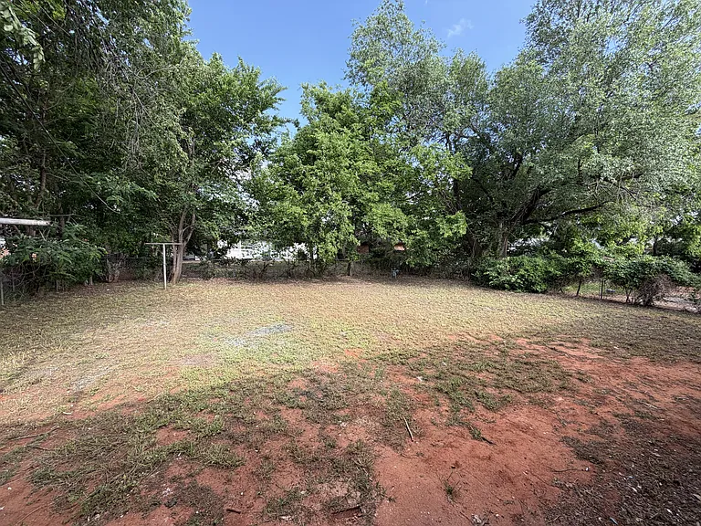 1204 McDonald Dr — Photo 22