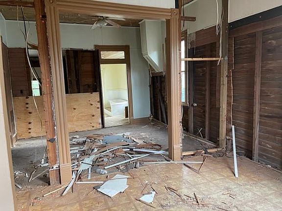 4th image of 1818 Avenue N 1/2