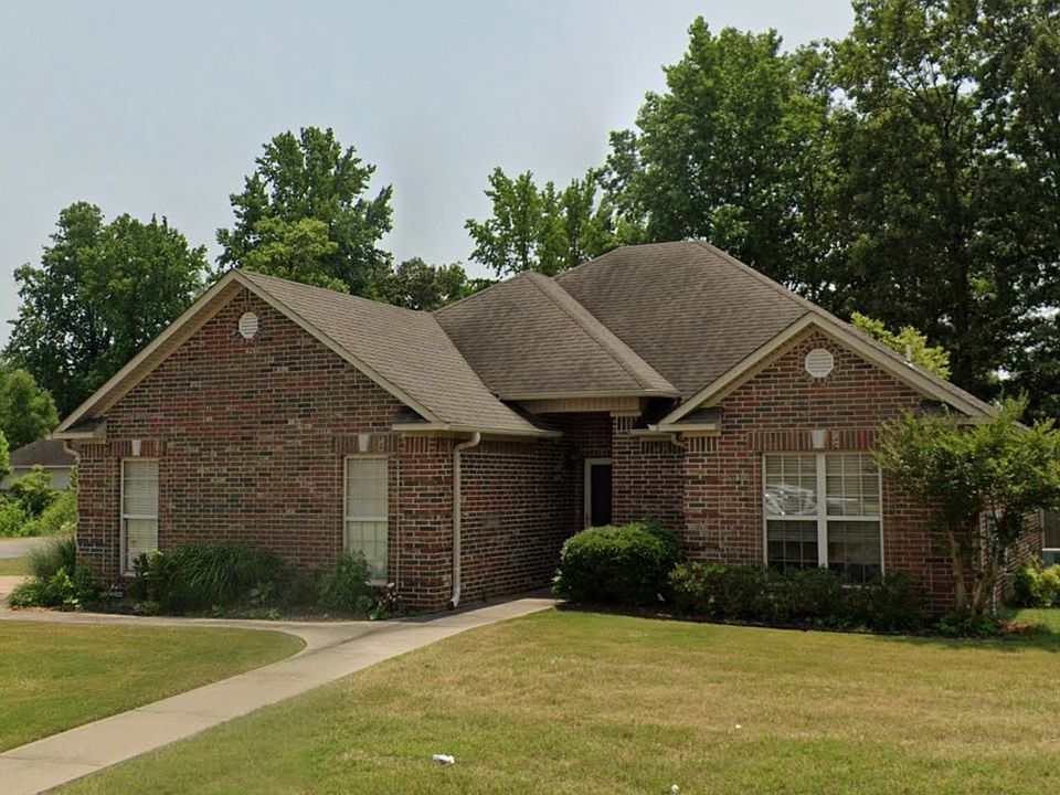 1st image of 413 Brookstone Dr