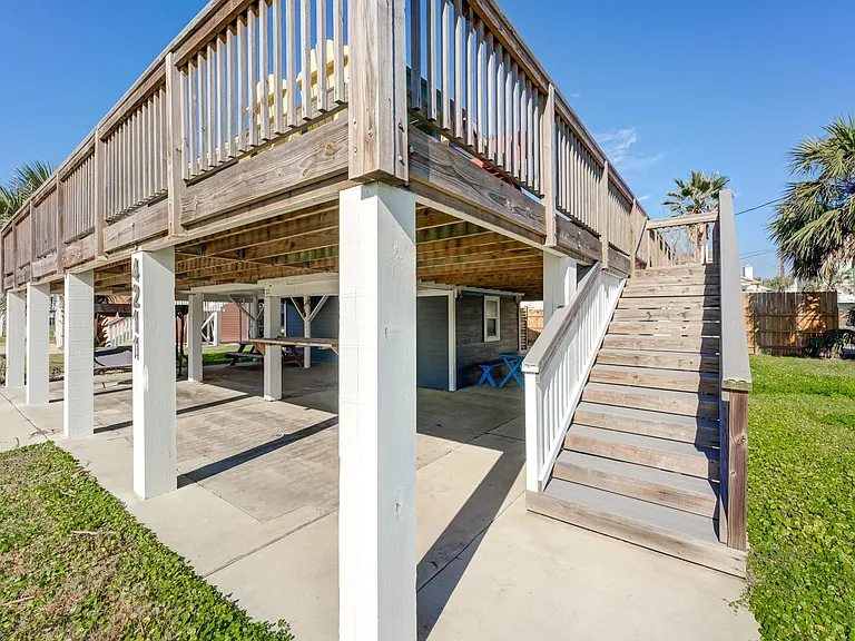 4211 Surf Dr — Photo 9
