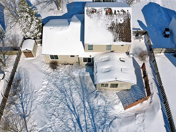 2nd image of 690 Waterford Ct