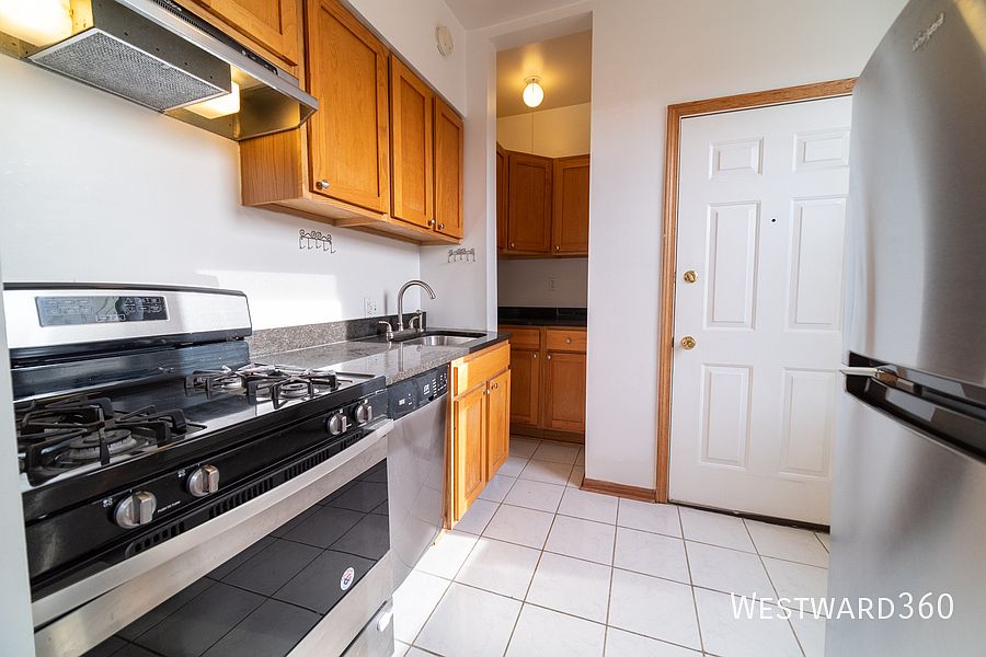 1st image of 3555 W Sunnyside Ave APT 3