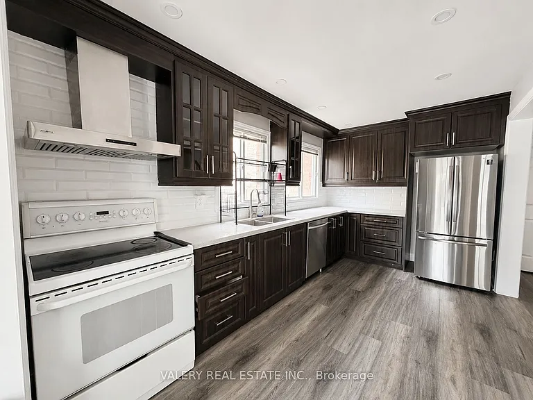 12 Letty Ave — Photo 2