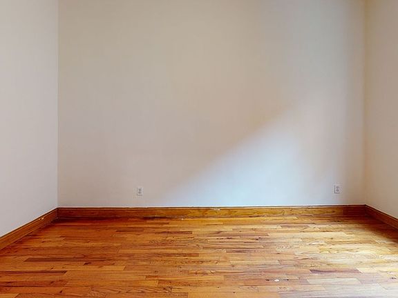 4th image of 203 W 85th St Penthouse 5D