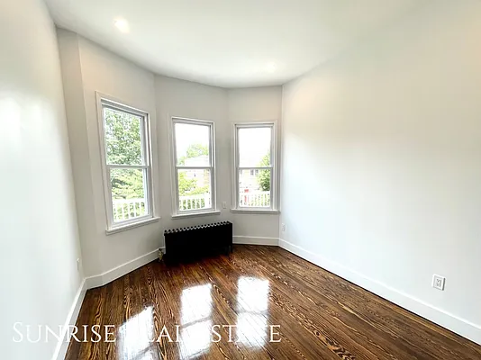 Rented by Sunrise Real Estate | media 21